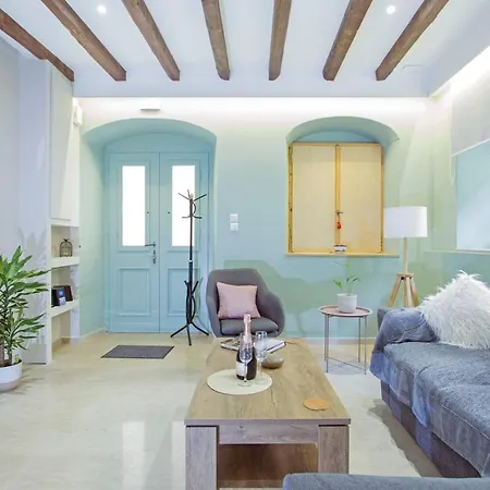 The Place Old Town Apartment *